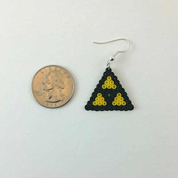 Cute Zelda triforce earrings hypoallergenic - Picture 2 of 2